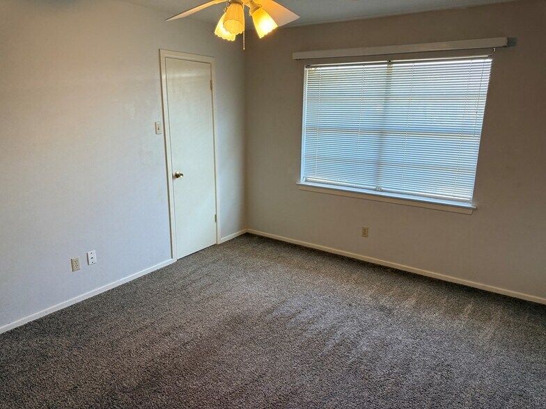 Building Photo - 4252 Candy Ln