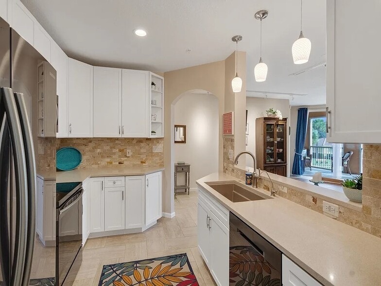 Kitchen - 5020 Fairways Cir