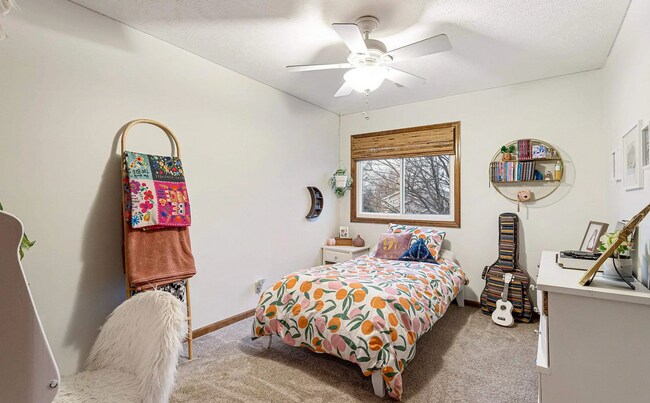 Building Photo - Gorgeous Millard Home!!