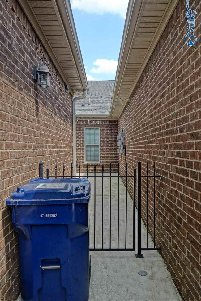Building Photo - 551 W Mossyleaf Dr SW