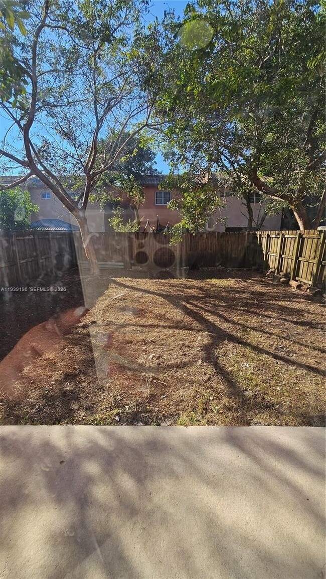 Building Photo - 908 SW 6th Ct