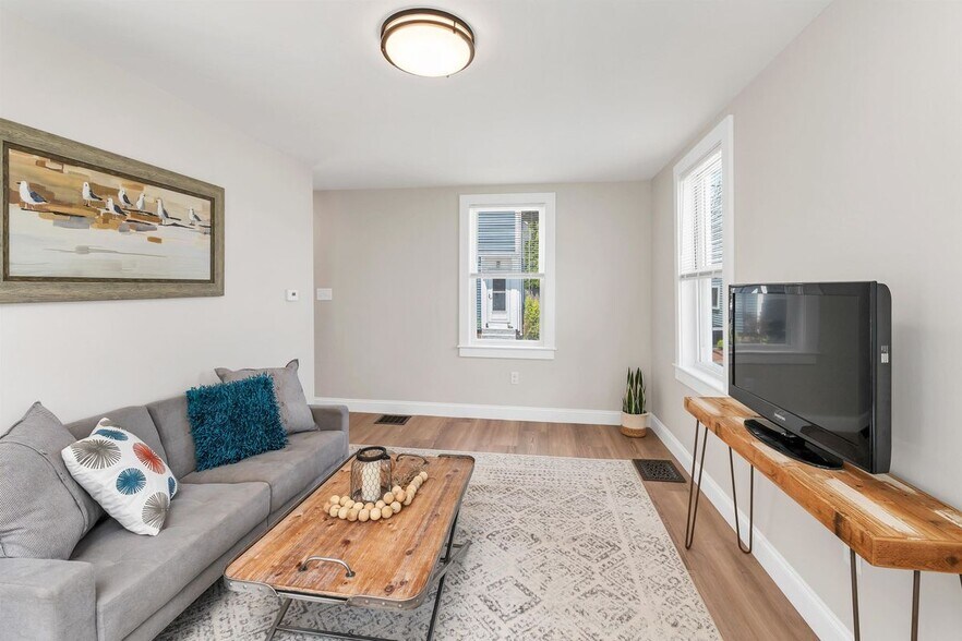 Building Photo - 3 Madison St