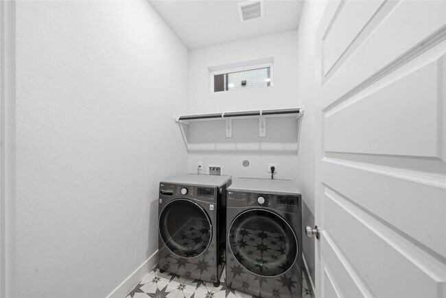 Building Photo - 31719 Hatcher Grv Ln