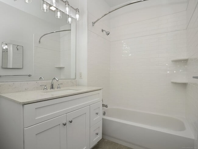 Building Photo - 35 W Broad St