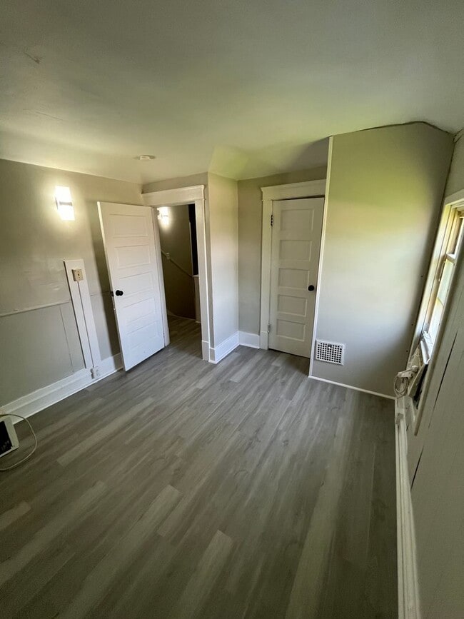 Building Photo - Section 8 Accepted, 3-bedroom home, perfec...