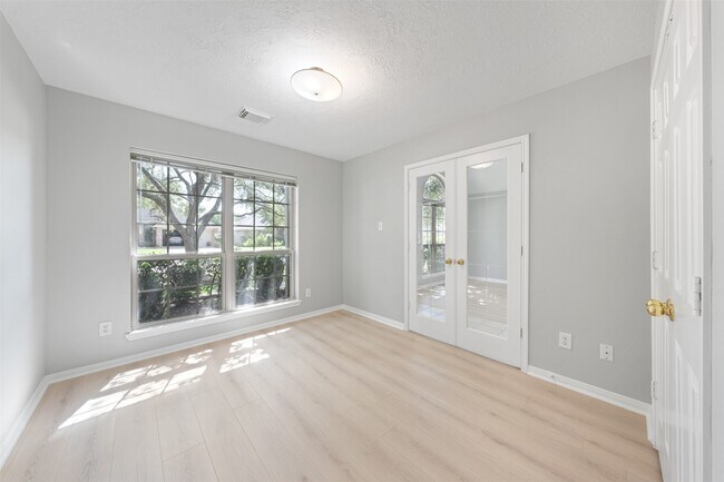 Building Photo - 2618 Parkbriar Ln