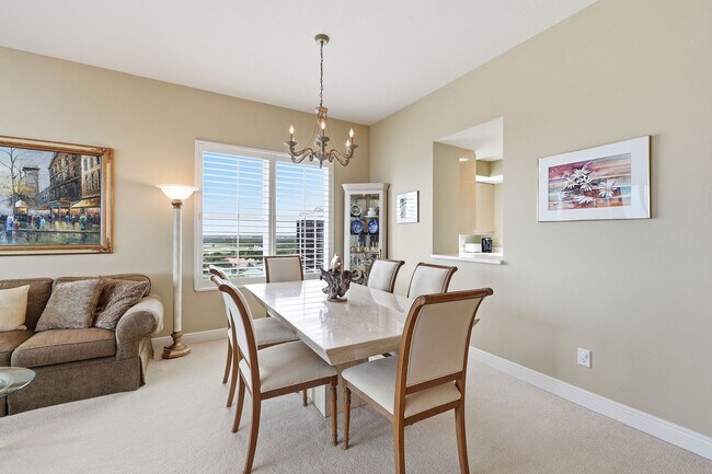 Building Photo - 420 Cove Tower Dr