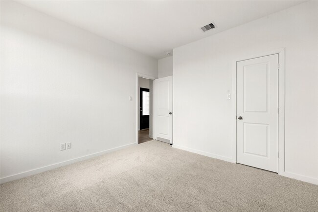 Building Photo - 13505 Harbor Pt Dr