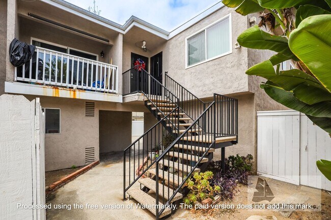 Building Photo - Lovely updated Condo on 2nd block by the B...