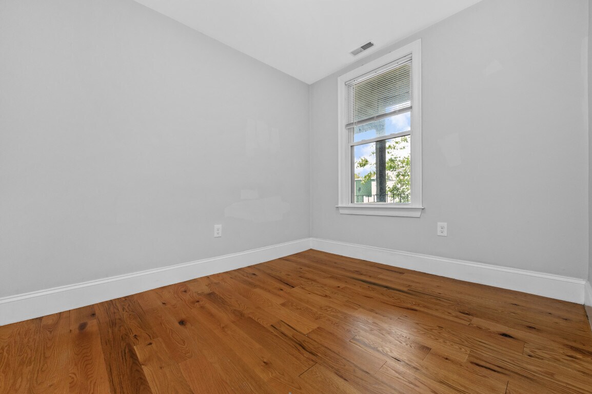 Building Photo - 148 Bremen St