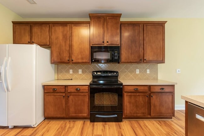 Building Photo - Lovely Large Family Home in Fuquay!