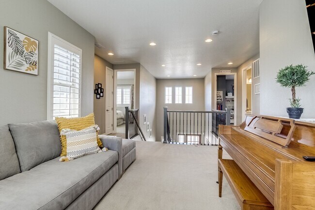 Building Photo - Large single family home in Central Park.