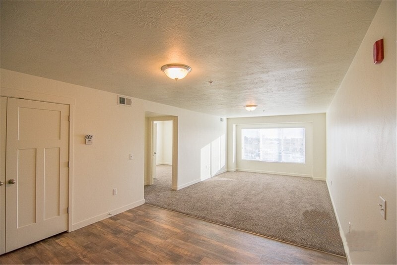 Building Photo - 799 E 550 S