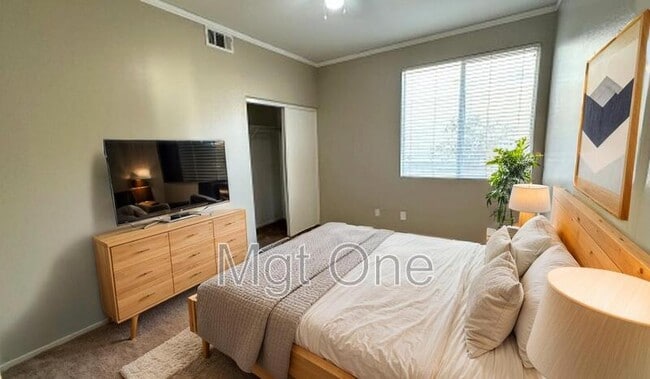 Building Photo - 8431 Newburgh St