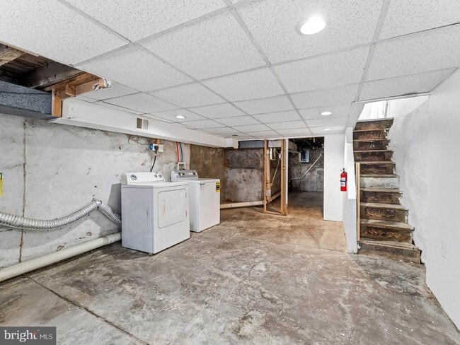 Building Photo - 1831 E Clementine St