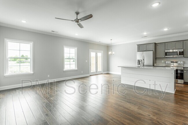 Building Photo - 591 Bellingham Dr NE