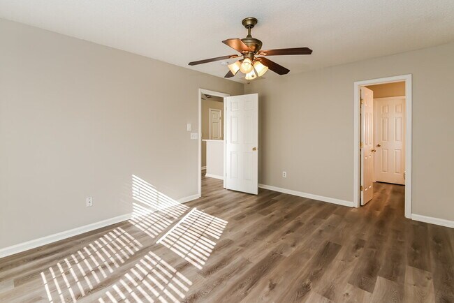 Building Photo - 3015 Mallard Forest Dr