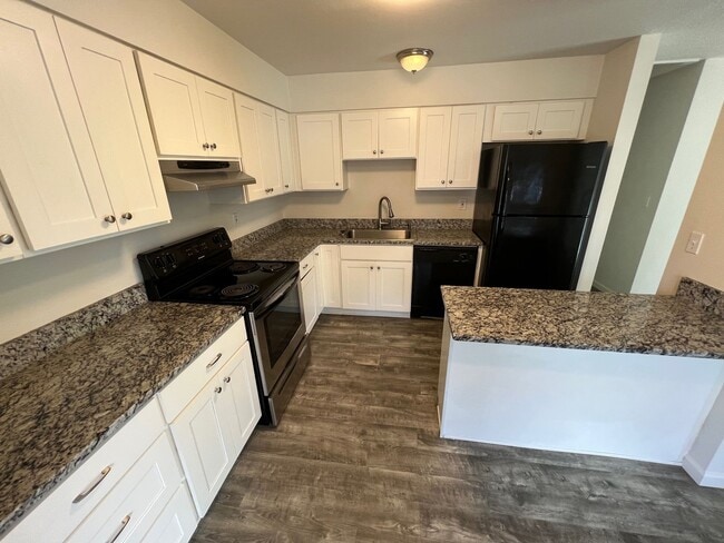 Building Photo - Townhouse in Tigard $1575 + utilities