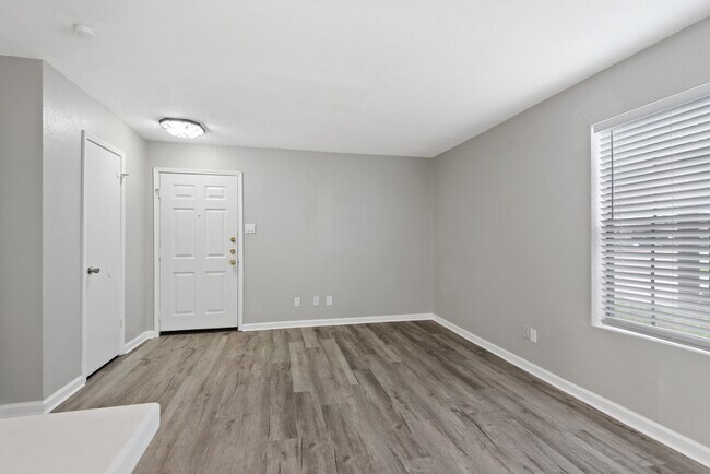 Building Photo - 2750 Holly Hall St
