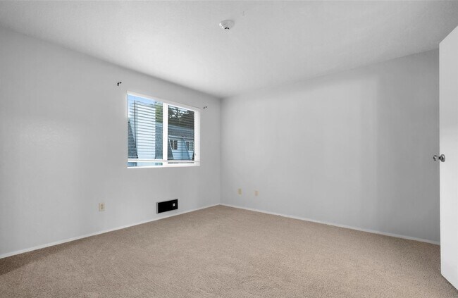 Building Photo - Spacious 2BD/1.5BTH Condo in Lynnwood - Mo...