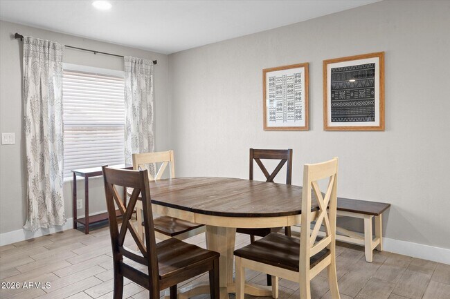 Building Photo - 1211 W Palomino Dr