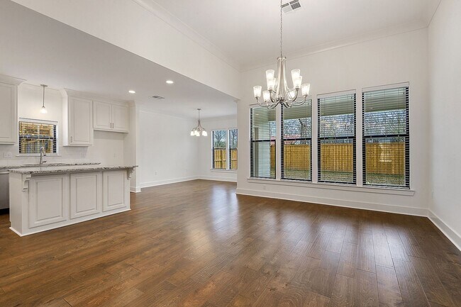 Building Photo - Beautiful 3 bedroom 2 bath home