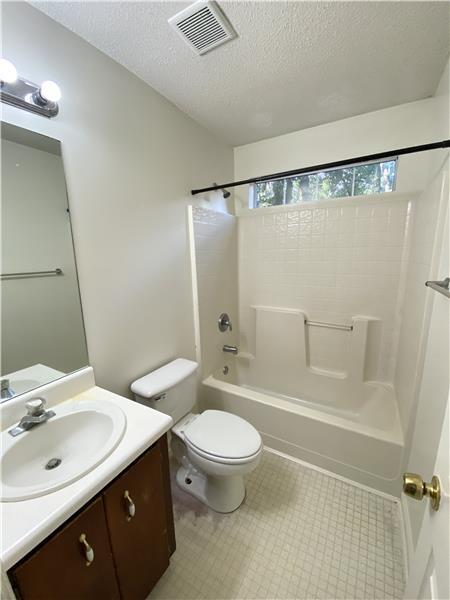 Building Photo - 112 Oak Pointe Trail