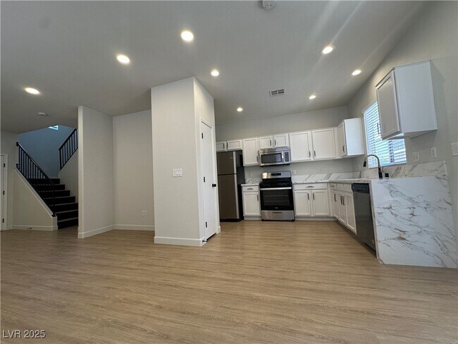Building Photo - 2635 Cottonwillow St