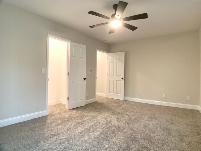 Building Photo - 917 Sinclair Dr
