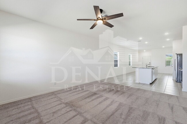 Building Photo - 10941 N 165th Ave