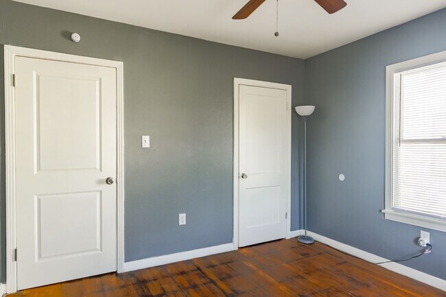 Building Photo - Casas De Kevin