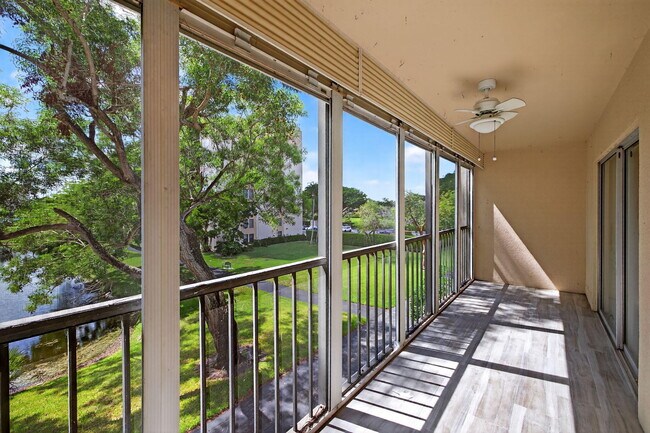 Building Photo - 14375 Strathmore Ln