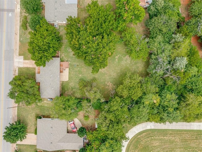 Building Photo - 300 N Fretz Ave