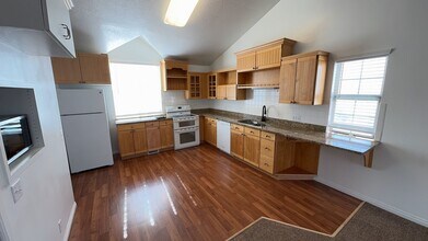 Building Photo - 335 E 830 S