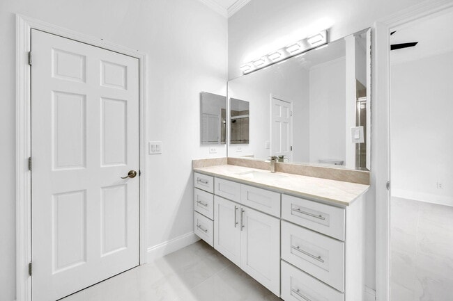 Building Photo - 1524 Glenlake Cir