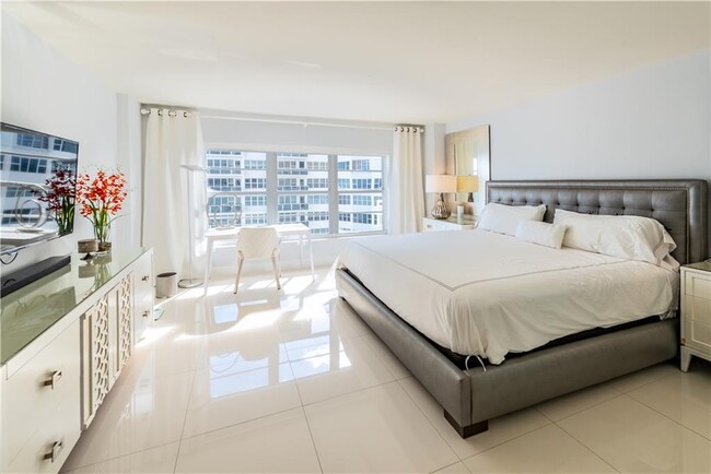 Building Photo - 3750 Galt Ocean Dr