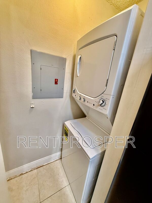 Building Photo - 238 Afton Square