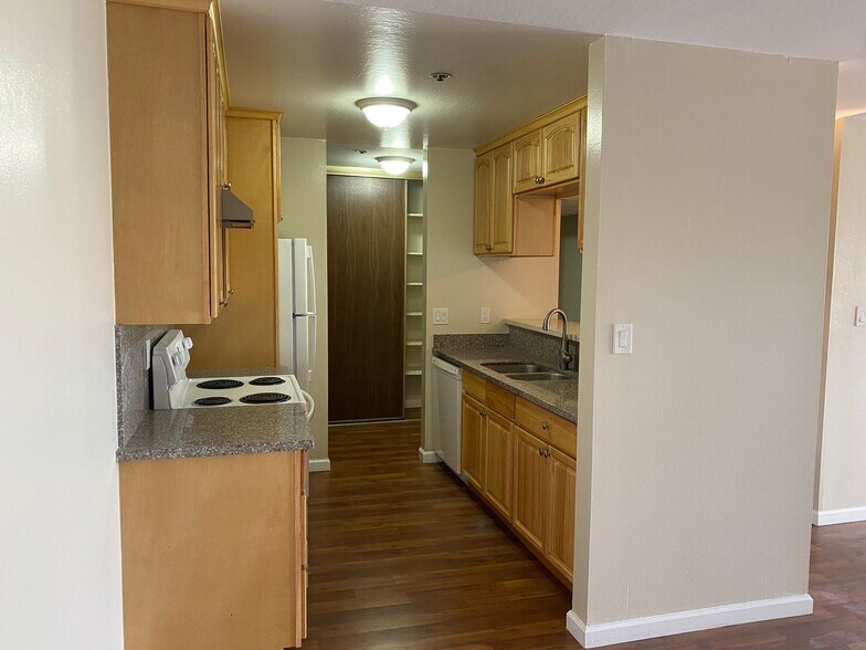 Kitchen - 281 Juana Ave