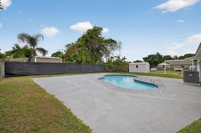 Building Photo - 8609 Fish Lake Rd