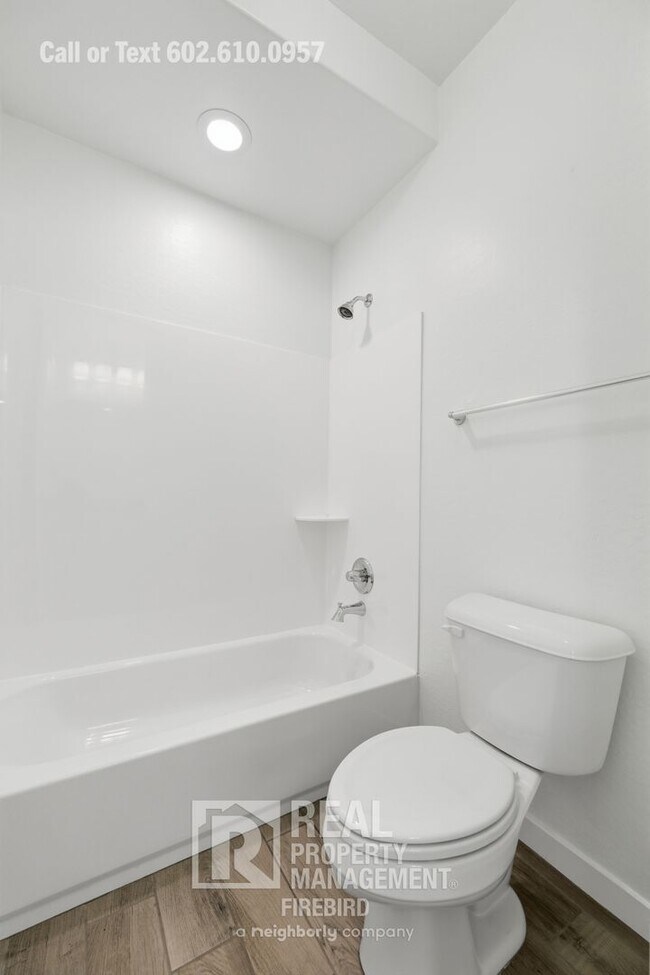 Building Photo - 2342 W Gloria Ln