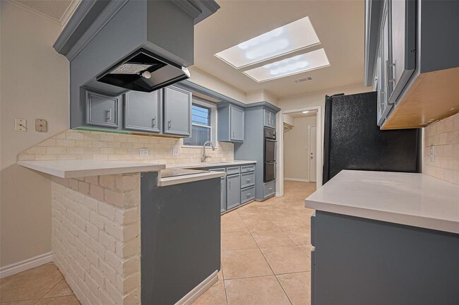 Building Photo - 520 S Rivershire Dr