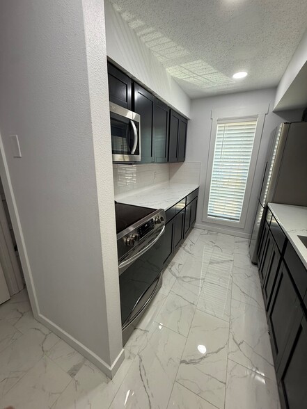 Building Photo - 3320 N Arnoult Rd