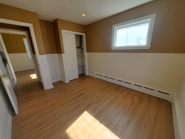 Building Photo - 158 East Ave