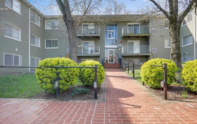 Primary Photo - Lovely 2 BR/1 BA Condo in Benning Ridge!