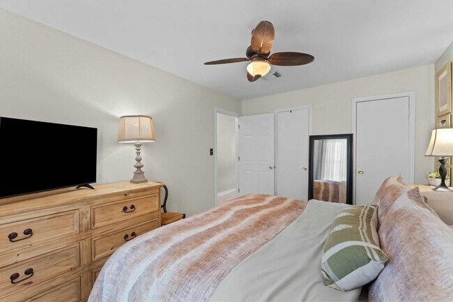 Building Photo - 2102 N Pearland Ave