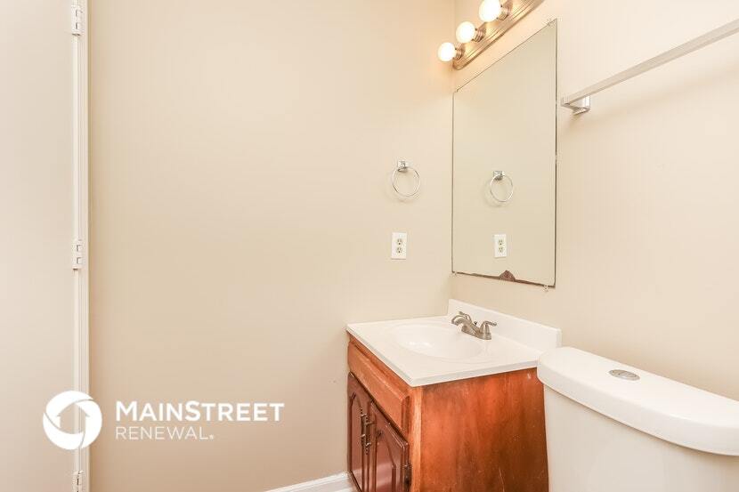 Building Photo - 305 Short Ct