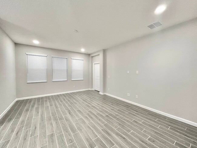 Building Photo - Gorgeous 4/3 Brand New Home with a Spaciou...