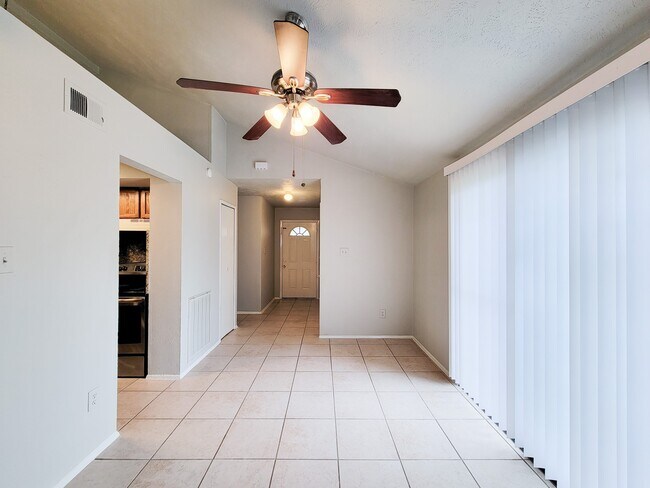 Building Photo - 24202 4 Sixes Ln