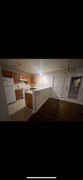 Building Photo - 9538 Littleleaf Dr