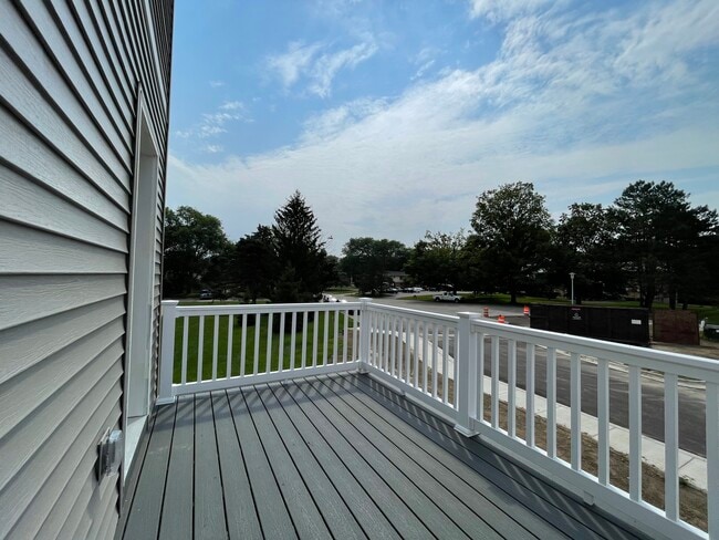 Building Photo - 1730 Chief Okemos Cir